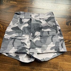 Hollister Ultra High-Rise Mom Short 3 Camo